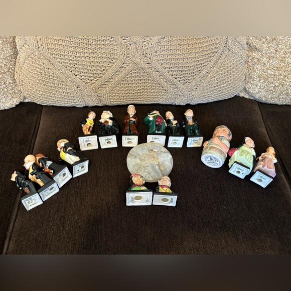 Royal Doulton Red and Green Decorative Accents Vintage colección . 15 characters - Picture 15 of 16